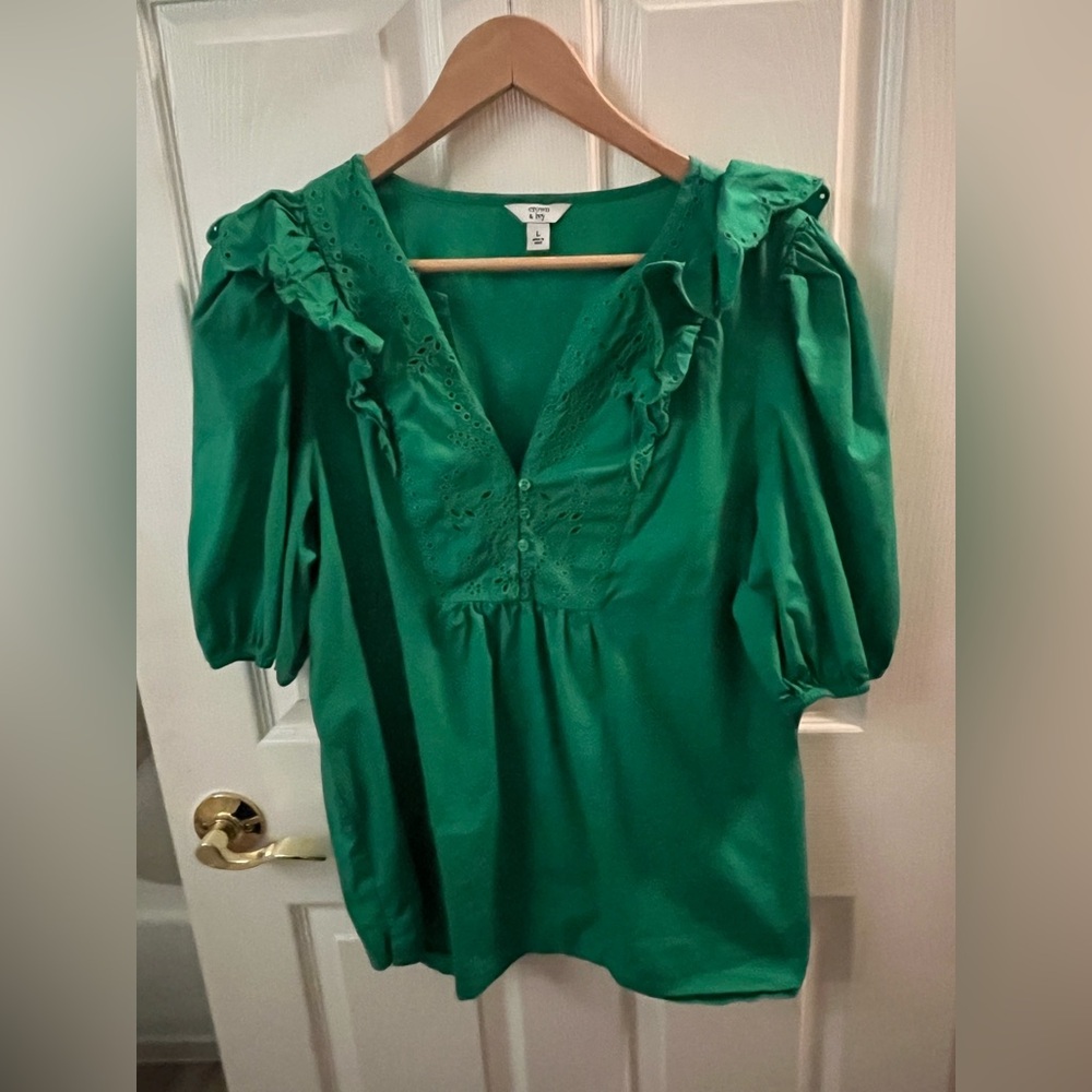 Crown & Ivy Green Ruffled Women's Top L